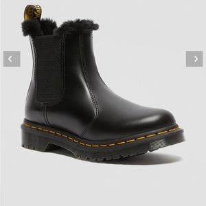 NWT DOC MARTENS 2976 LEONORE FAUX FUR LINED CHELSEA BOOTS